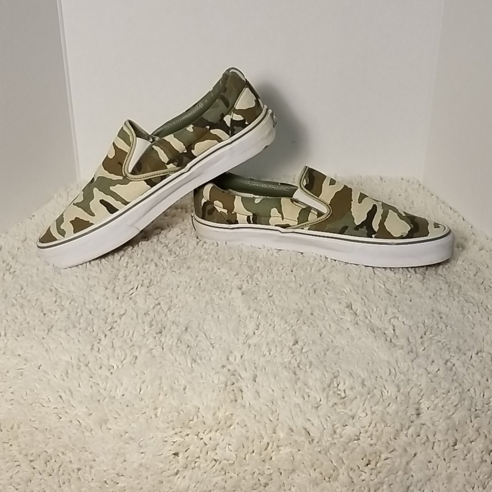Vans unisex slip-on shoe
